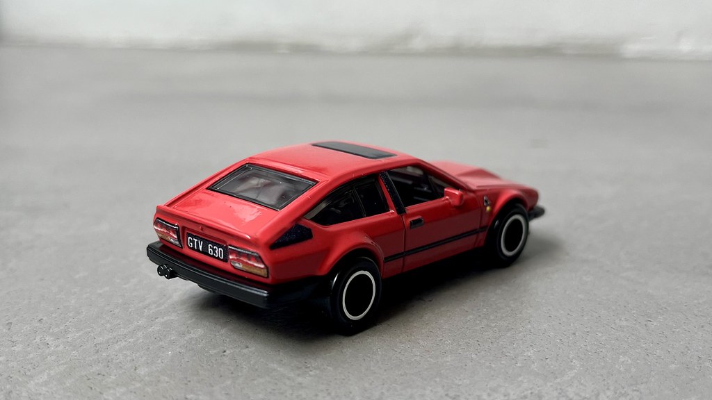 Hot Wheels 2008 038 38 New Models Red Ferrari GTO 1:64 Scale