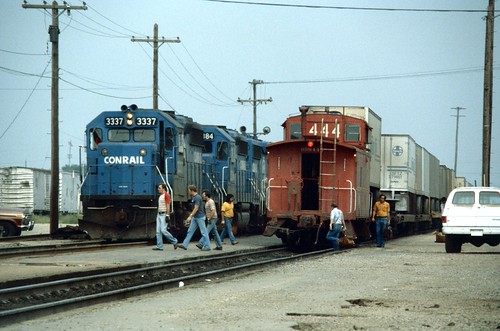 ATSF CR 3337 3384 3319 3336 # 288 rear end of 5632 EB crew… | Flickr