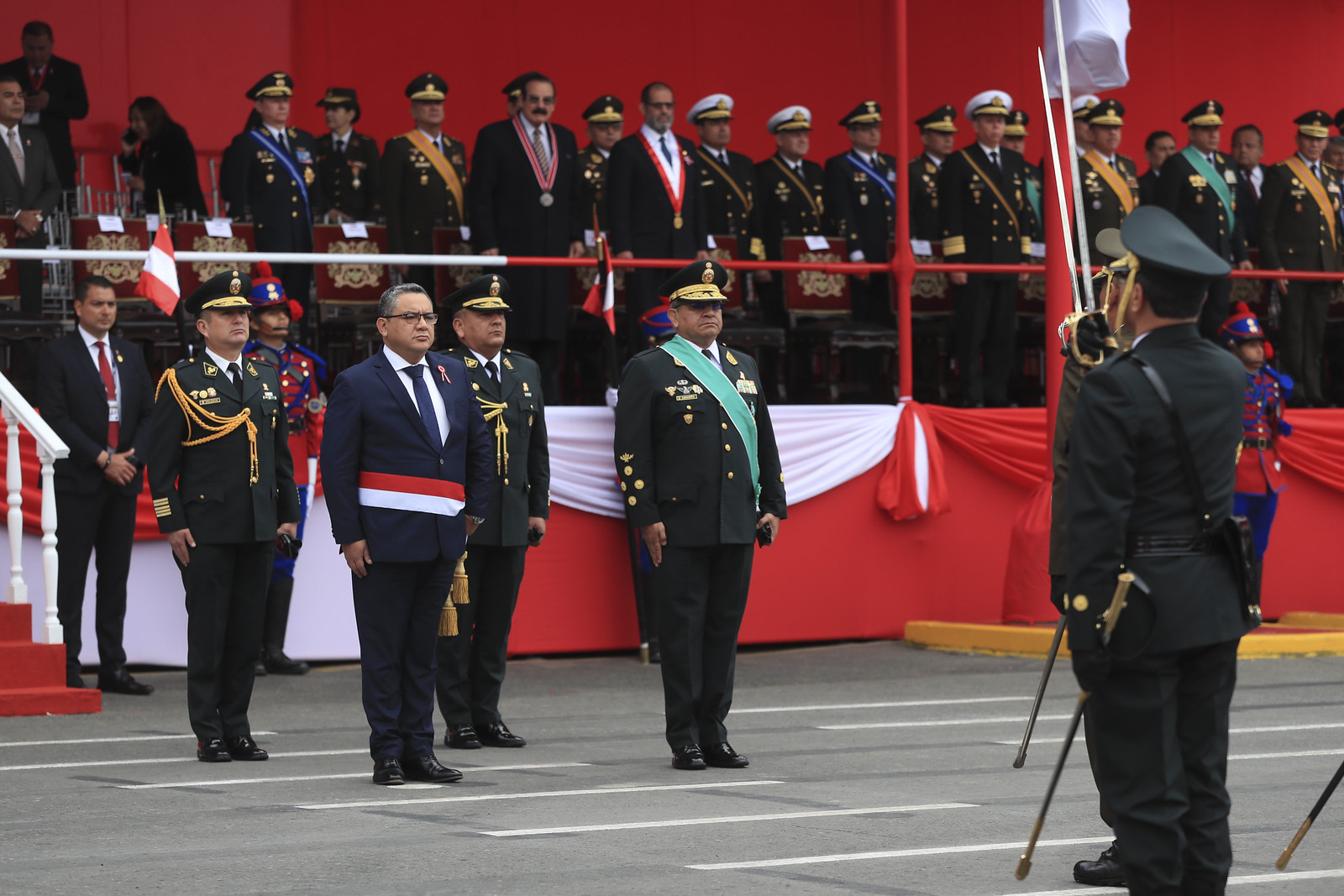 Gran Parada y Desfile Cívico Militar por el 203° Aniversario de la ...