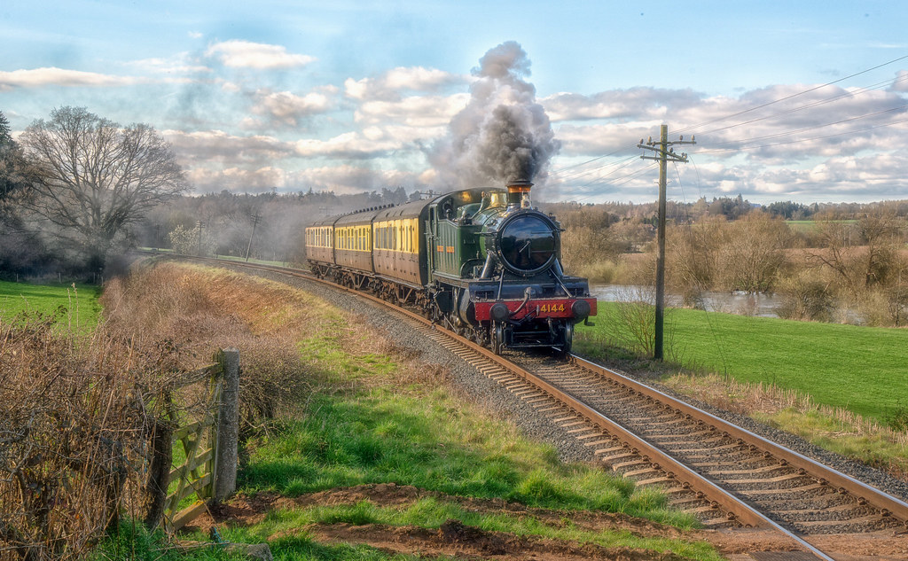 GWR Large Prairie 4144 on the 'local' | A 30742 photo charte… | Flickr