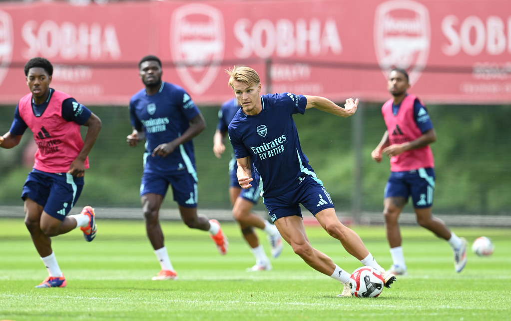 Arsenal Training Session | LONDON COLNEY, ENGLAND - AUGUST 0… | Flickr