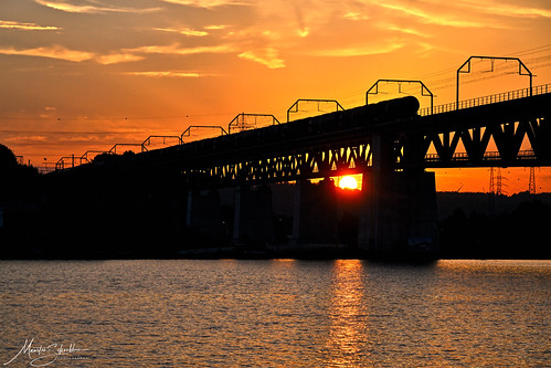 Sunset @ Pont des Allemands by Maarten Schoubben, De "Pont des Allemands" in Visé werd tijdens de eerste wereldoorlog door Russische gevange