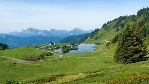 08.15.24. Lac de Joux Plane (France) by Gérard & Françoise, The Col de Joux Plane and its lake offer a superb view of Mont Blanc.
The col de Joux Plane (sometim
