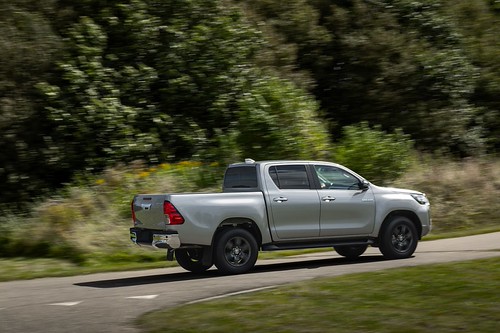 Toyota Hilux Invincible: Agora com superpoderes Híbridos 