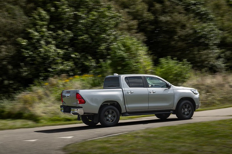 Toyota Hilux Invincible: Agora com superpoderes Híbridos 