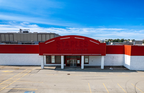 Former Washington Mall - Washington, Pennsylvania by Aaron F. Stone, This is the former Washington Mall in Washington, Pennsylvania. 

The mall opened in 1968 and closed