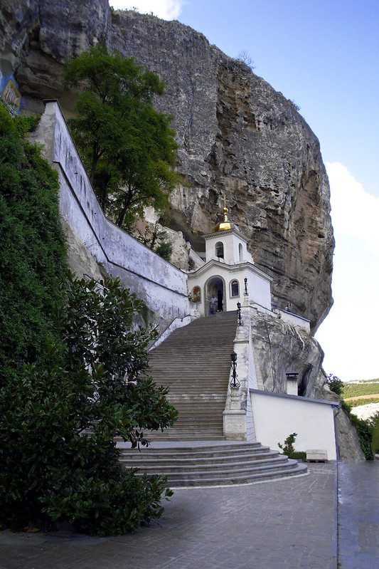 gran escalera pintura de San Jorge y de ángeles bóveda campanario exterior Monasterio de la Asunción Bakhchysarai península de Crimea Ucrania 12