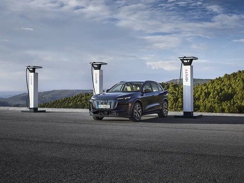 Sistema de 800V da Audi permite carregamento simultâneo por duas portas
