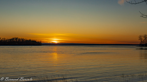 Avant l'heure dorée à l'Île / Before the Golden Hour at l'Île by (bbarsalo), L'Île Bizard, Montréal, Québeca7riv autumn dusk landscape light nature orange outdoors paysage sonya