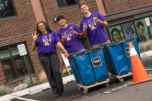 Fall 2024 Husky Move-in Day