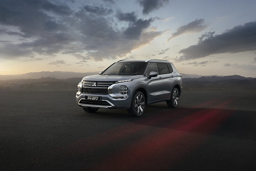 É oficial. O Mitsubishi Outlander PHEV está de regresso à Europa