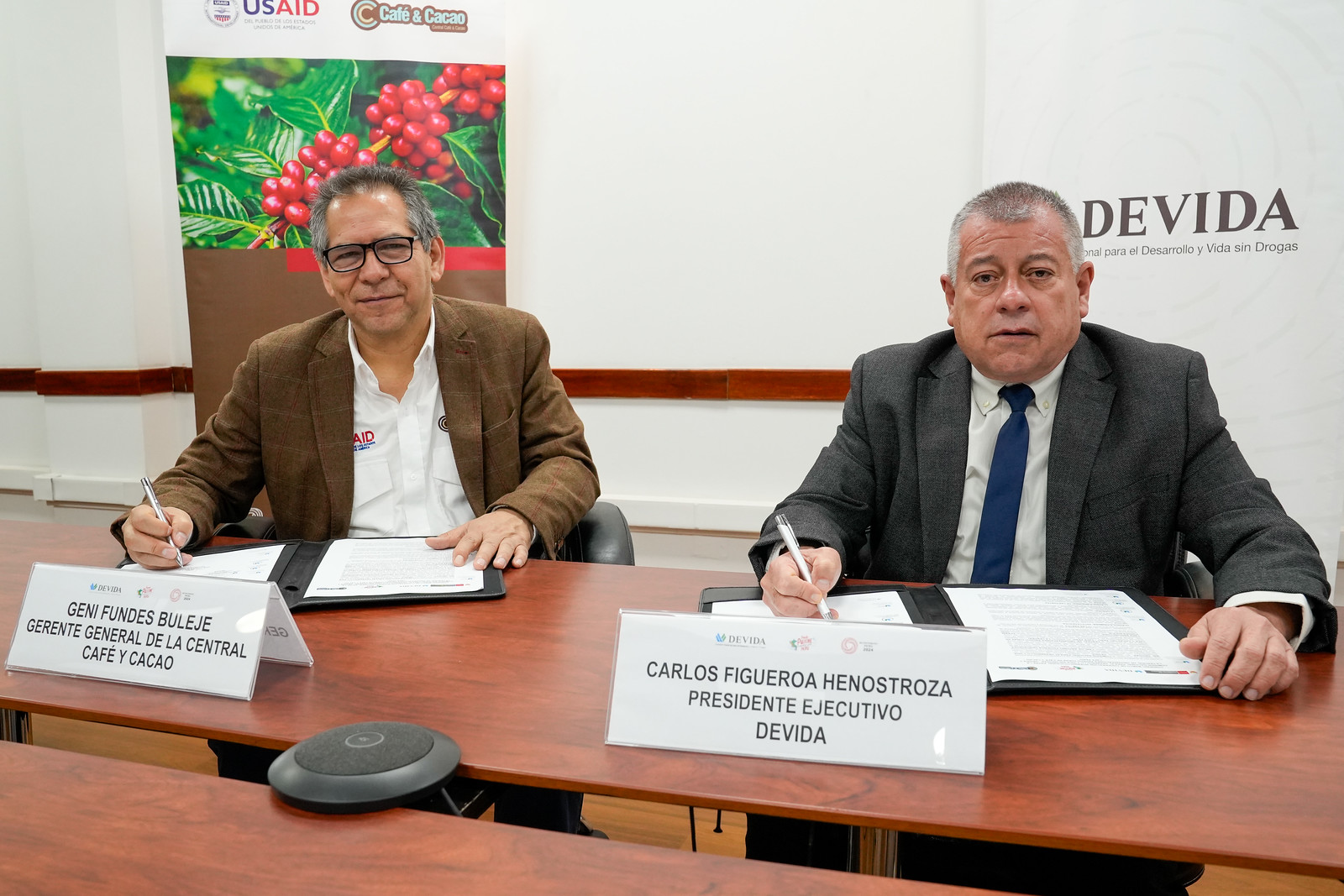 Firma de Convenio entre Devida y Central de Café y Cacao | Flickr