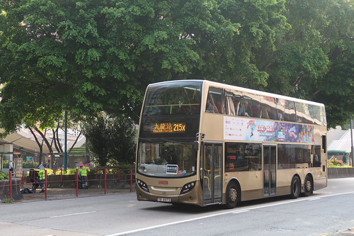 Because of Kai Tak Tunnel closed for street marathon , KMB TB 8872 (ATENU360) on route 215X detours on Kwun Tong Road for Kowloon Station from Lam Tin (Kwong Tin Estate) . | by albertl11346
