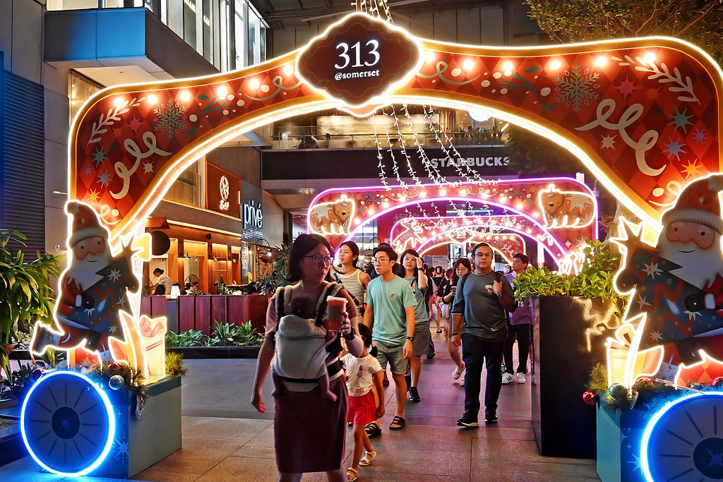 Somerset @ 313 | Decorations lighted-up at 313 @Somerset for… | Flickr
