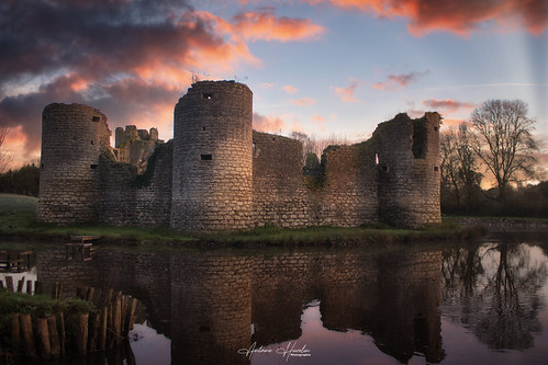 "Chateau au levant." by antoinehuvelin.ah, Château Médiéval de Commequiers, commune située entre terre et mer en Vendée.castel chateau pierre s