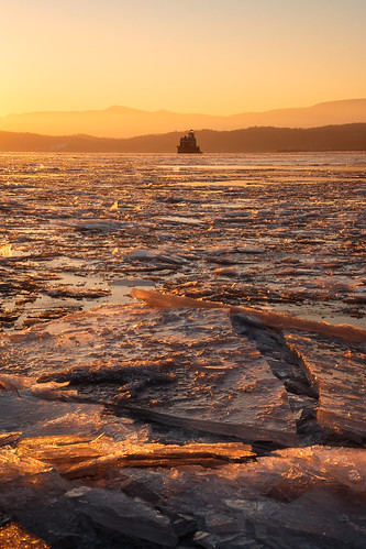Icebreaker by MecCanon, Sony A7IV + Sigma 24-70mm f2.8 II ART
F11 ISO 100 1/100 Focus stacked 70mm
In 2023, I set a calend