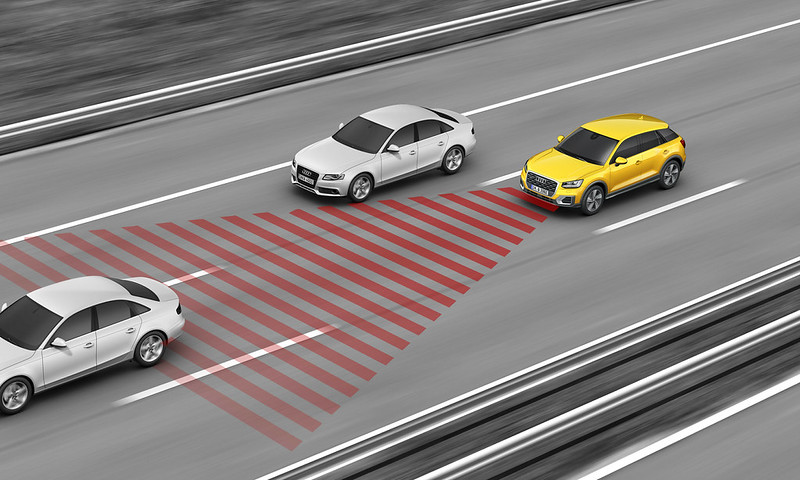 Cruise control adaptativo aumenta risco de acidentes? Estudo diz que sim.