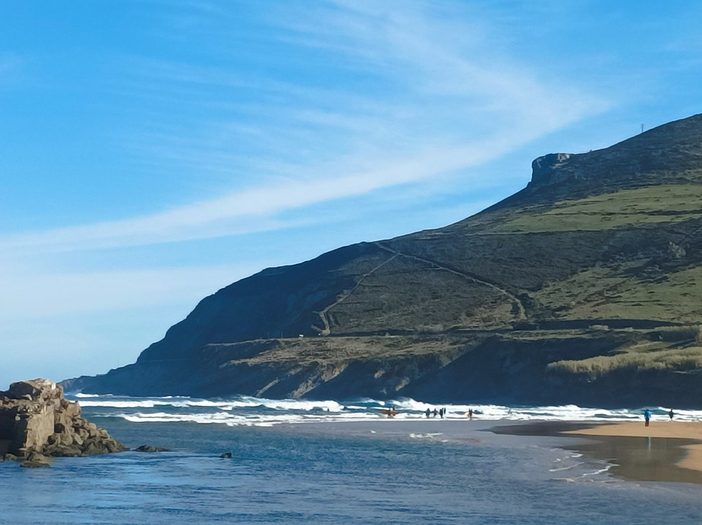 Playa la arena desde pobeña en este precioso domingo con t… | Flickr