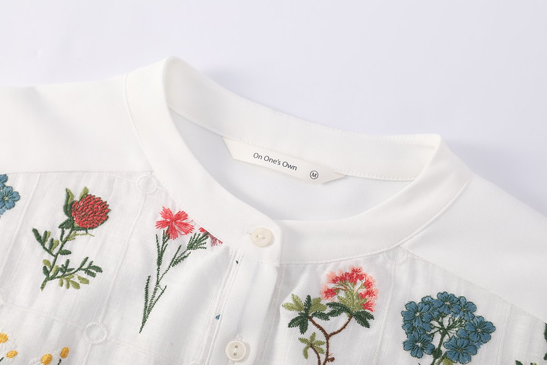 送料無料】フローラルガーデン花柄刺繍長袖ブラウス On One