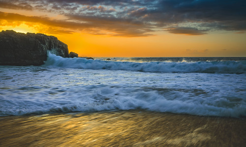 Waimea beach, Hawaii v2.0 by I saw_that, Meet the photographer; <a href="https://www.youtube.com/watch?v=-iMIpSY85K4" rel="noreferrer nofollo