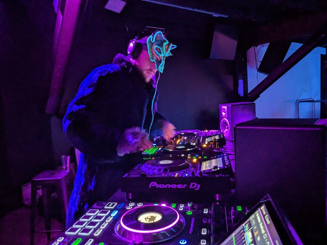 MIDWEEK-MAGIC-THIZZERAPY-EDITION-by-Impact-Productions-Seattle-at-The-Comeback-13-scaled