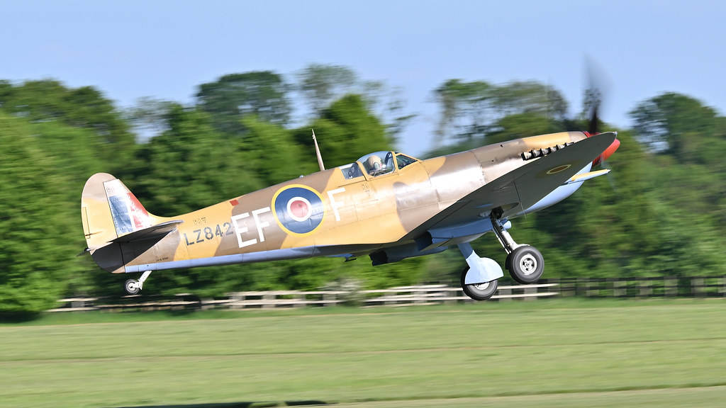 1943 RAF Supermarine Spitfire Mk.IX LZ842 EF-F G-CGZU | Flickr