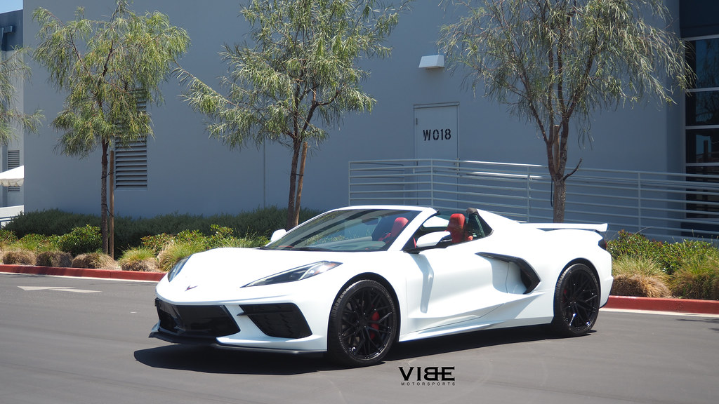 White C8 Corvette convertible on Avant Garde M520R 19/20 Gloss Black