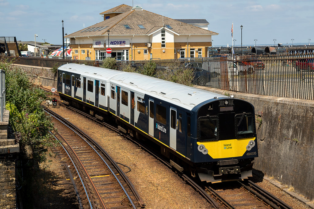 Swr Main Line SWR Island Line 484005 May25 | Descending into the short tun… | Flickr
