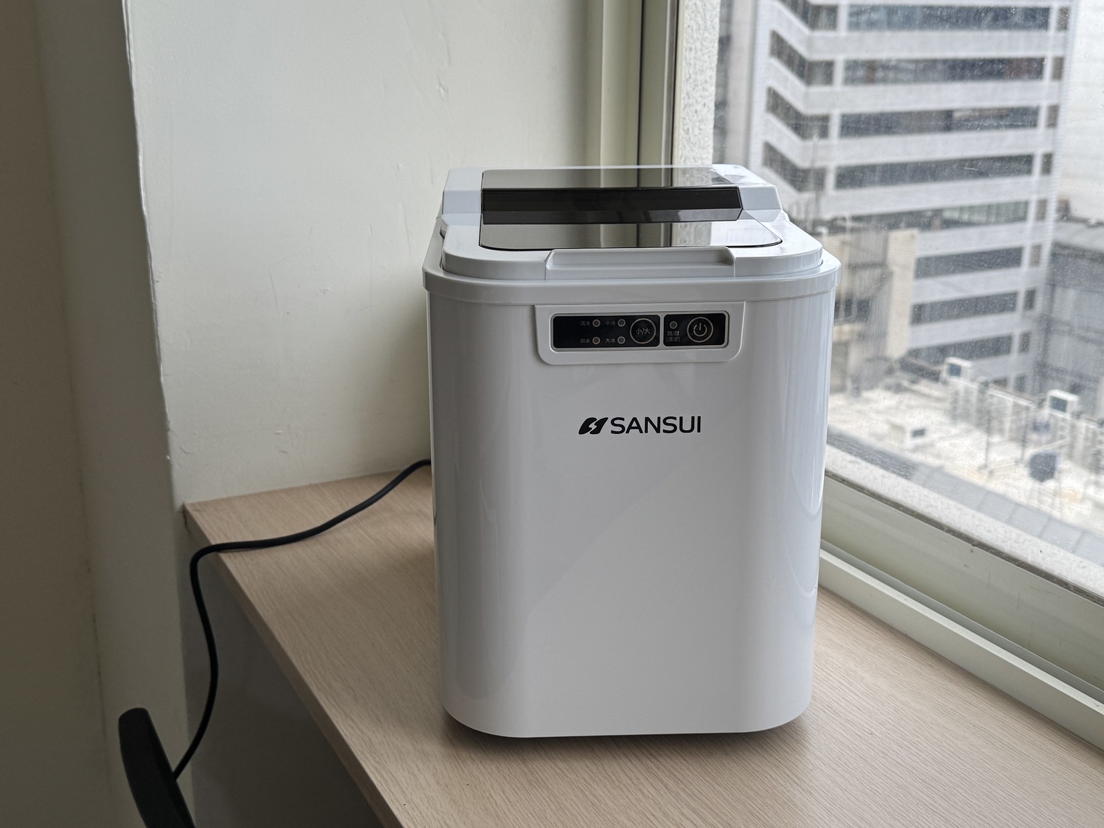 【SANSUI 山水 微電腦全自動製冰機】快速製冰，大小冰塊可選！租屋族與戶外控的冰塊救星，可一鍵自動清洗的外出露營製冰機推薦 @秤秤樂遊遊