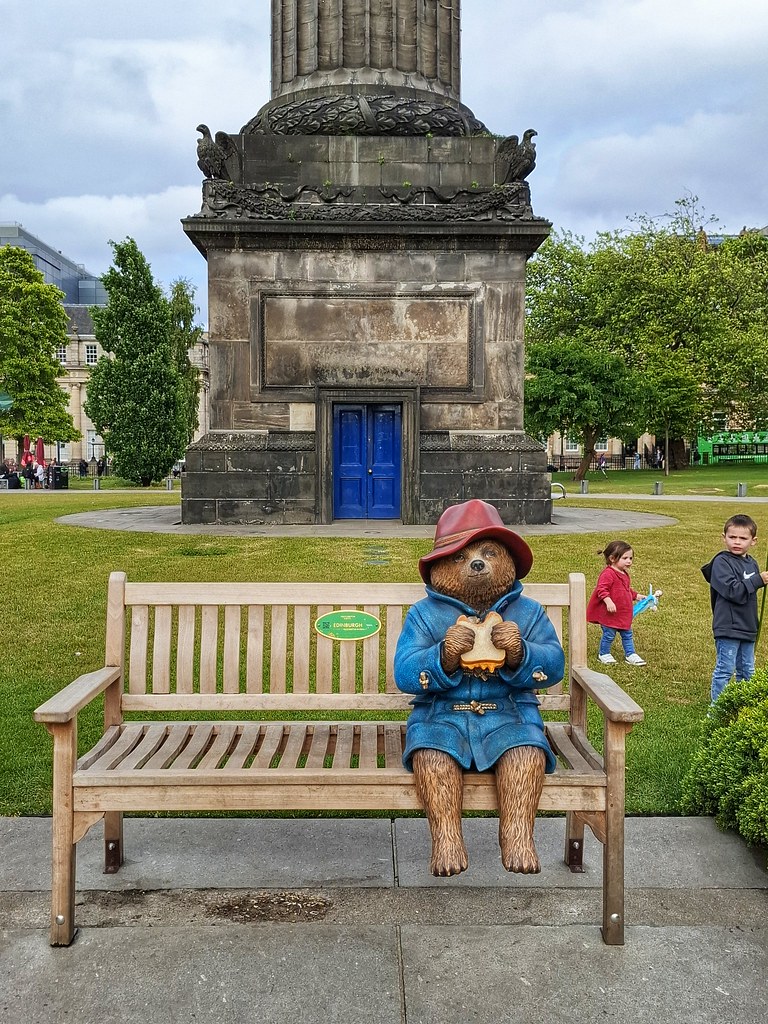 Paddington visits Edinburgh | Happy Bench Monday! On 9 Octob… | Flickr