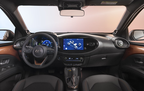 Novo Toyota Aygo X estreia tecnologia full hybrid no segmento A