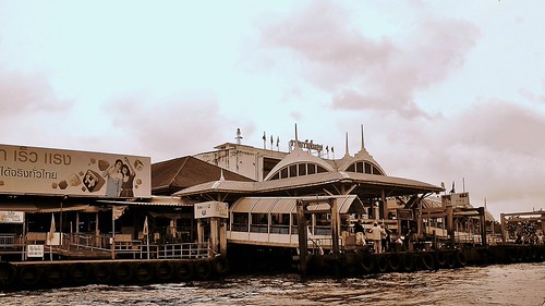 "Charoen Krung"