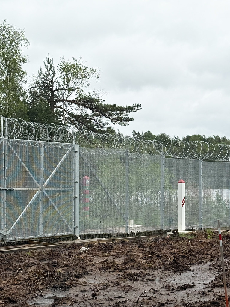 Latvija: nelegālu migrantu pārvadātāji no Baltkrievijas provokuoši pārkāpšanas robežu