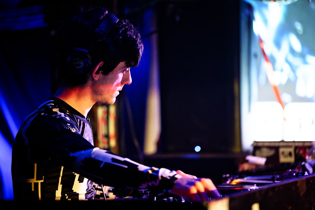 P1216322
