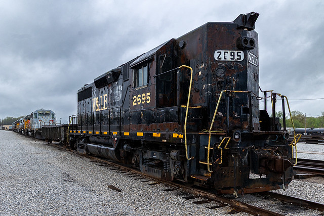 W&LE 2696 at Brewster, Ohio
