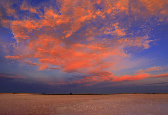 Lake Tyrrell : At dawn in dry season . . .