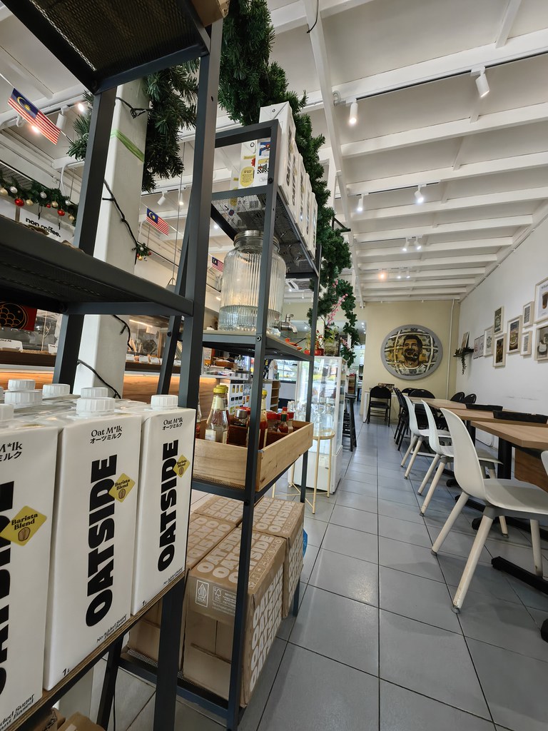 @ 16Degrees Coffee & Grocer USJ16