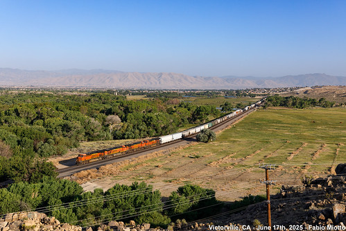 BNSF 6730+5813+4044+3791 - Victorville, CA by Fabio Miotto - www.fabiomiottophoto.com, bnsf burlington northern santa fe es44c4 et44c4 c449w manifest high desert victorville hesperia oasi