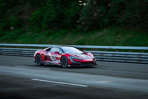 472,41 km/h. Este é o novo recorde de velocidade máxima de um elétrico