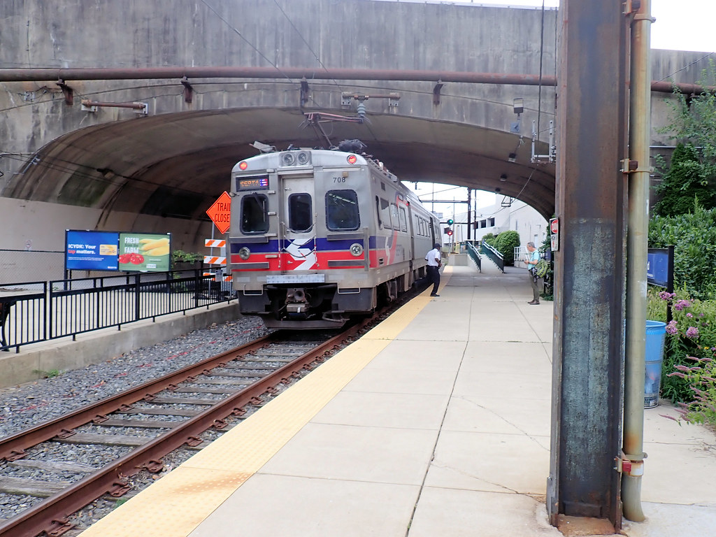 SEPTA 708 on the mid-day Cynwyd Line turn | These eight phot… | Flickr