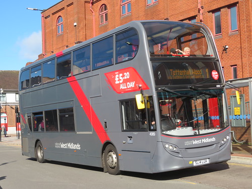National Express West Midlands 4989 SL14LUH | National Expre… | Flickr
