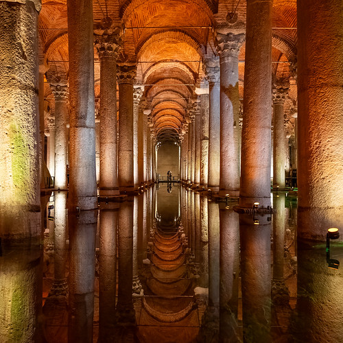A couple in the Basilica Cistern | by karolrobak