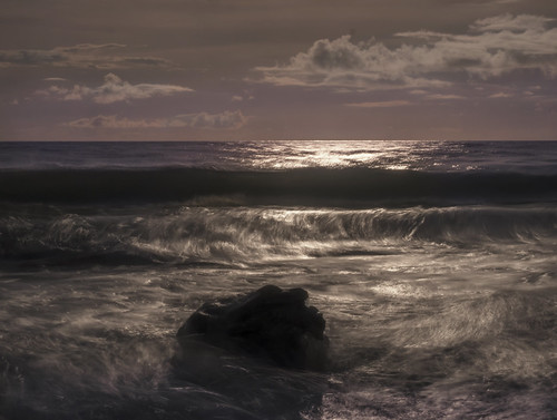 Coquina rock in surf at sunrise (02)