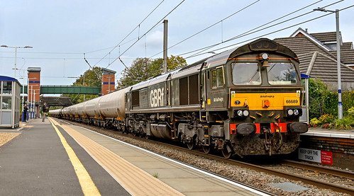 66689 | Passing a gloomy-looking Leyland working 6O74 0530 P… | Flickr