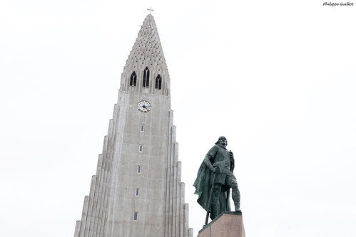 La statue de Leif Erίksson devant Hallgrímskirkja | by philippeguillot21