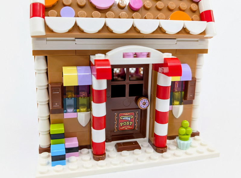 40809: Festive Gingerbread House Set Review
