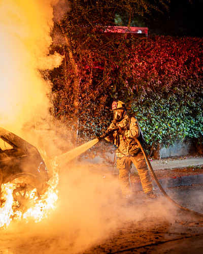 092925 - LAFD Engine 64 Makes Quick Work of an Automobile Fire in South ...