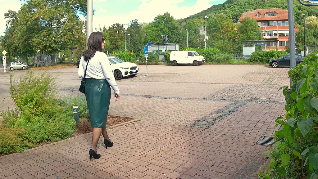 Flickr Using Outside Outdoor-Girl - 03 | tvtina668711 | Flickr