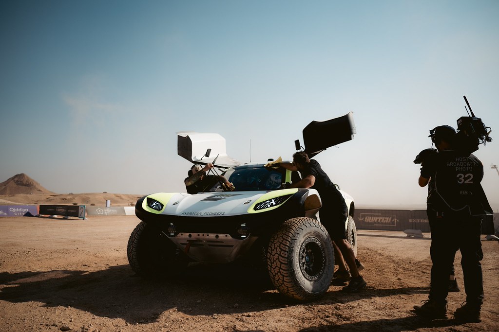 |Number: 22|Team: JBX Powered by Team Monaco|Car: Pioneer 25|Driver: Tommi Hallman|Driver: Christine GZ|Keyword: Extreme H|Keyword: XH|||Team: JBX Powered by Team Monaco|Keyword: Extreme H|Keyword: XH|||Car: Pioneer 25|Keyword: Time Trial||Photographer: Birgit Dieryck|Series: FIA Extreme H World Cup|Event: World Cup|Circuit: Tuwaiq Mountains|Location: Qiddiya City|Season: 2025|Country: Saudi Arabia|Keyword: photography|Keyword: photos|Keyword: images|Keyword: motorsport|Keyword: offroad|Keyword: 2025|Keyword: Asia|Keyword: September|Keyword: Extreme E Photography|Keyword: Extreme H Photography|Keyword: desert|