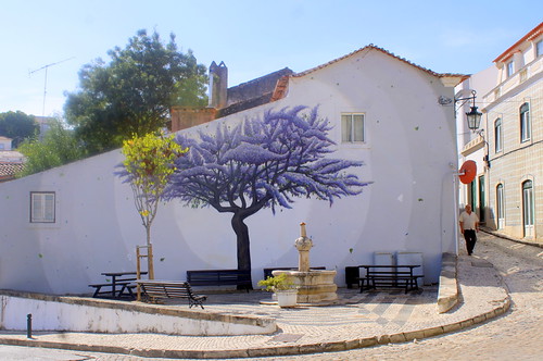 Com árvore pintada | by Américo Meira